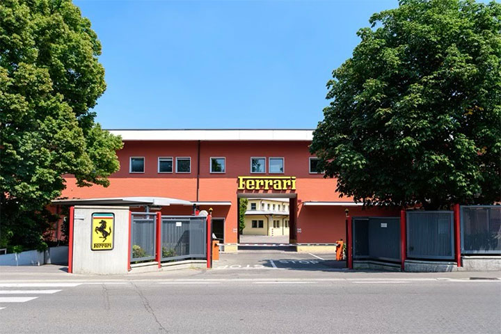 「 フェラーリ・ファクトリー見学 」